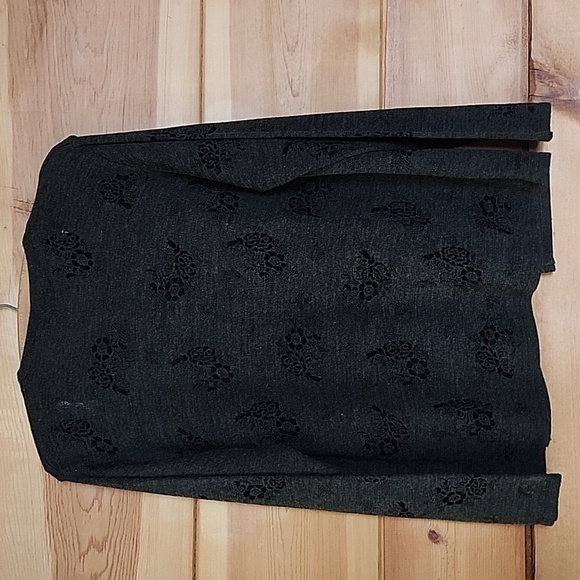 Carolyn Taylor Charcoal Gray w/Black Floral Pattern, Mock Sweater-Set, Sz Medium - Picture 7 of 10